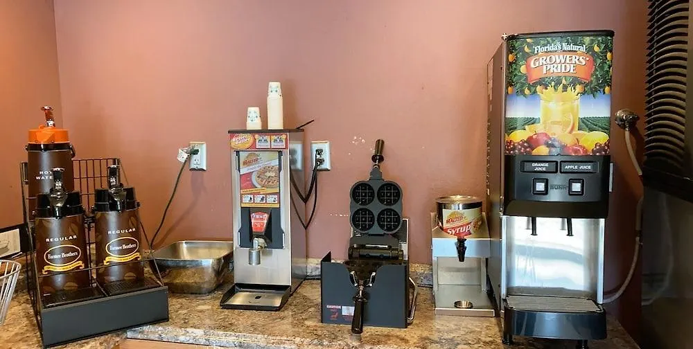 Super 8 By Wyndham Pittsburgh/Monroeville Hotell