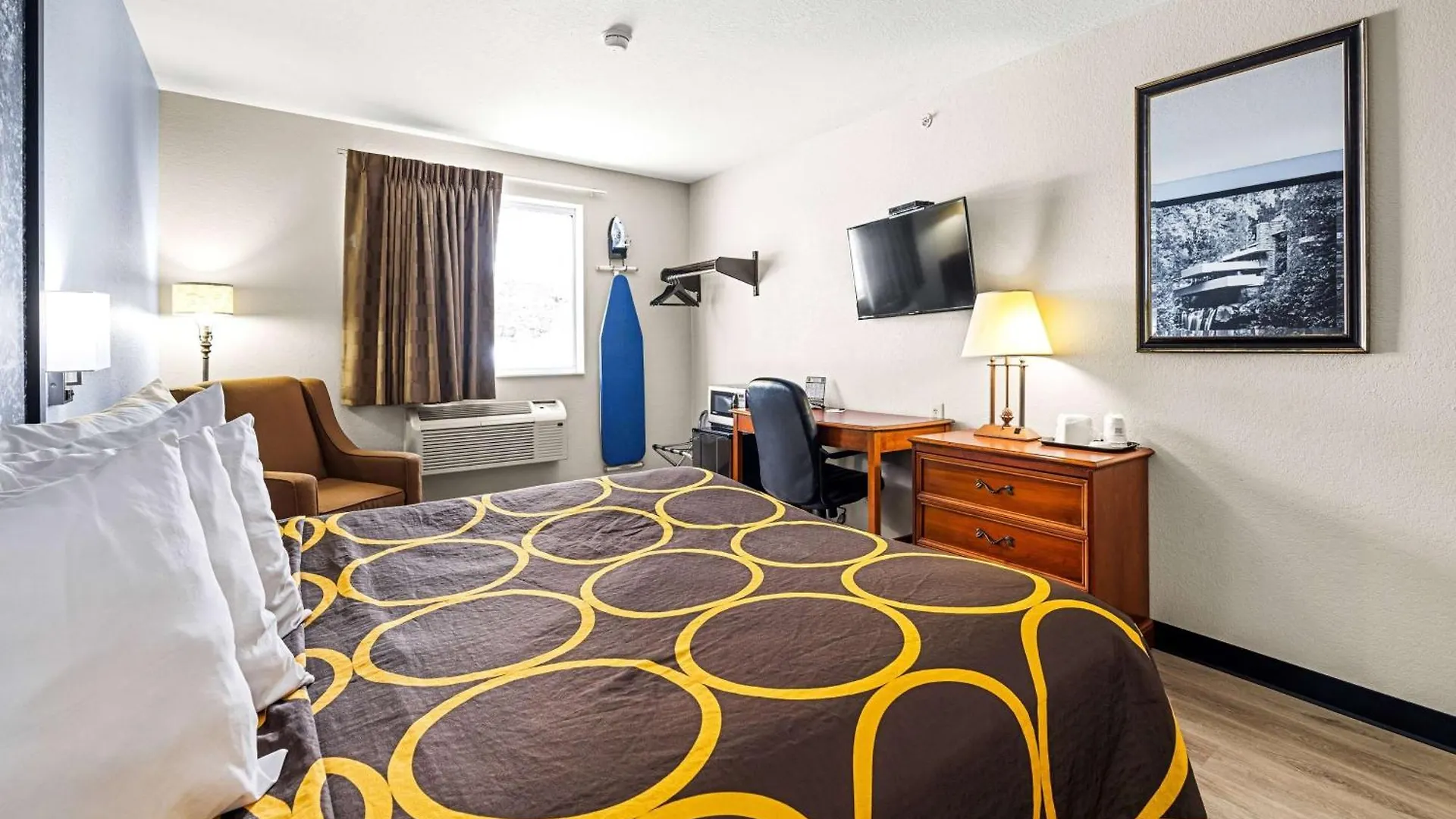 Super 8 By Wyndham Pittsburgh/Monroeville